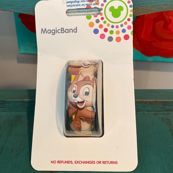 Rare and HTF Disney Parks Magic Band Chip and Dale. Unlinked and new in Package! - Picture 1 of 5